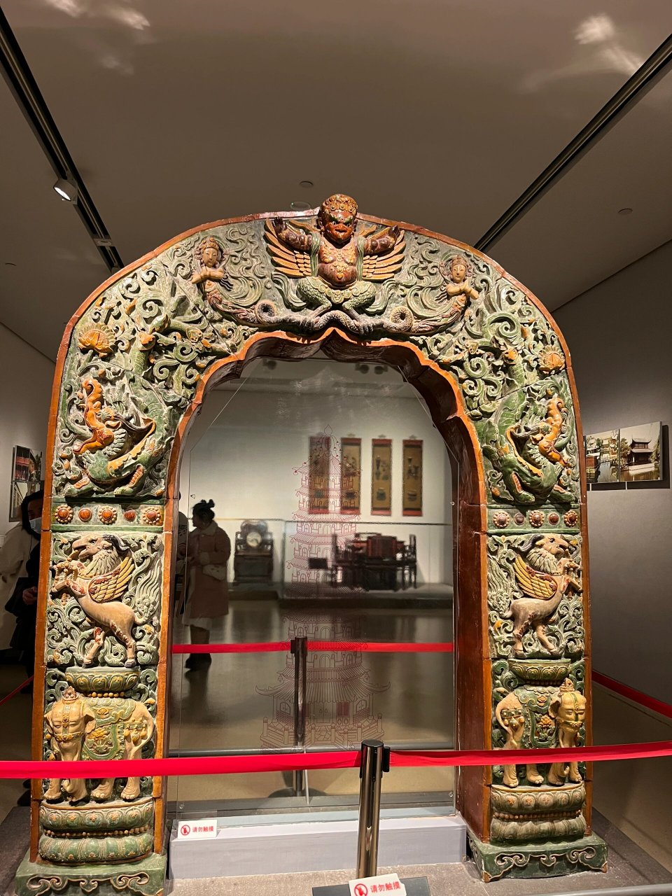 大报恩寺琉璃塔的一扇拱门  大报恩寺塔高八十米,共九层.