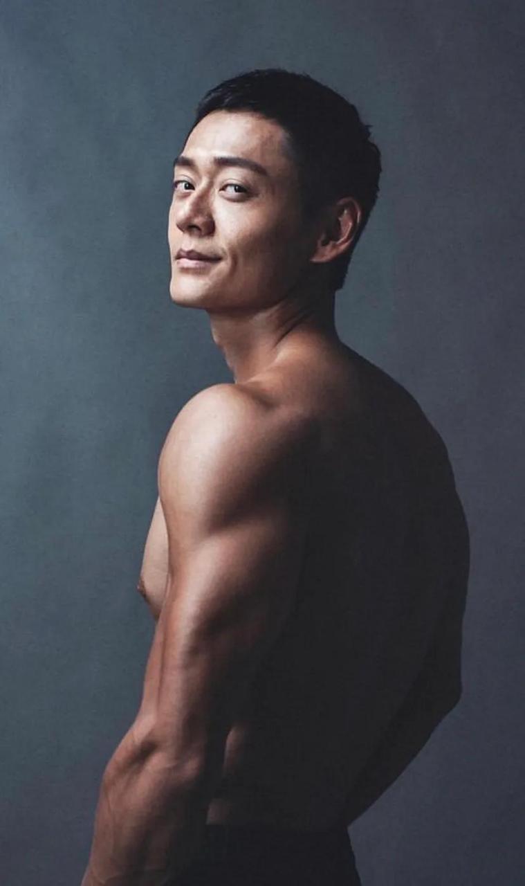香港男演员张振朗,身材确实很棒!