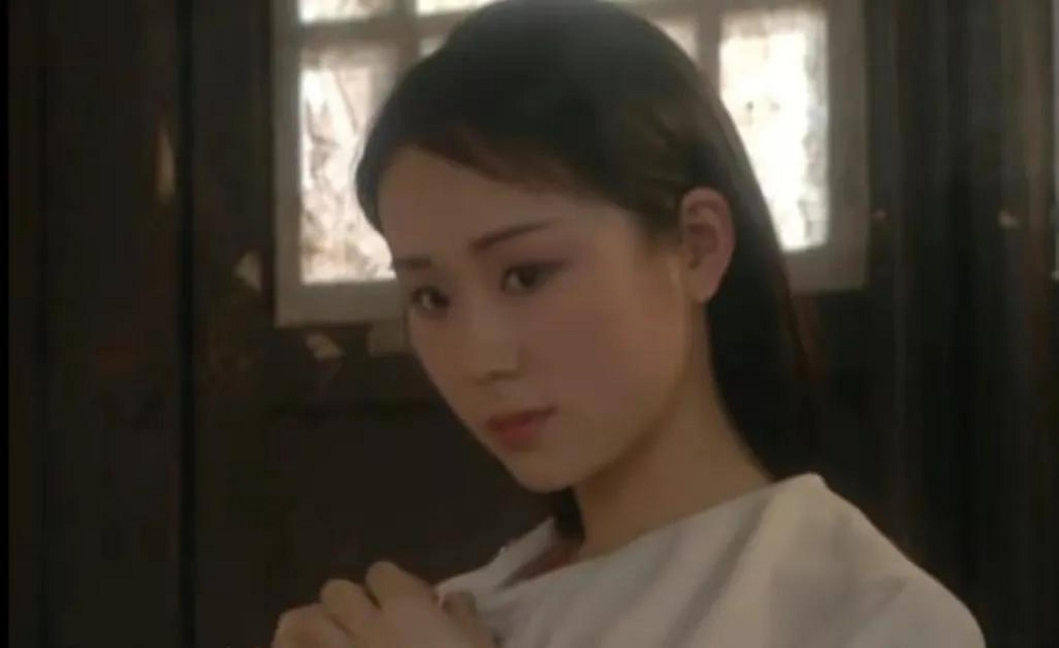 进京应试的刘墨林看上了红遍半边天的花魁苏舜卿,苏舜卿本看不上这个