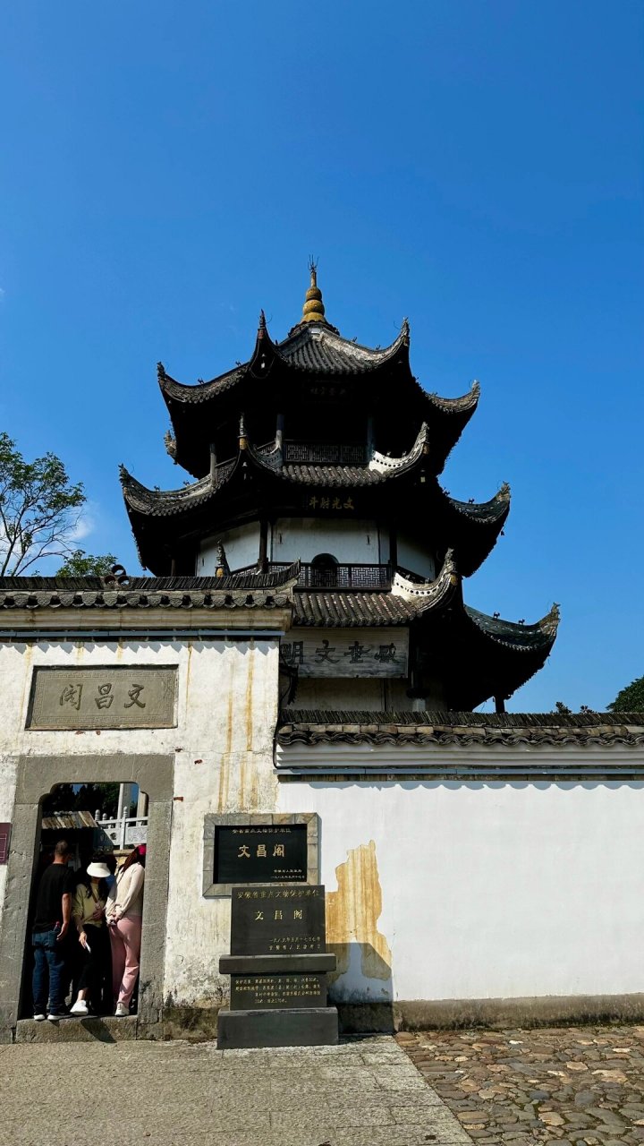 宣城泾县|桃花潭 桃花潭在泾县的桃花潭镇,有一个传说,唐玄宗年间,泾