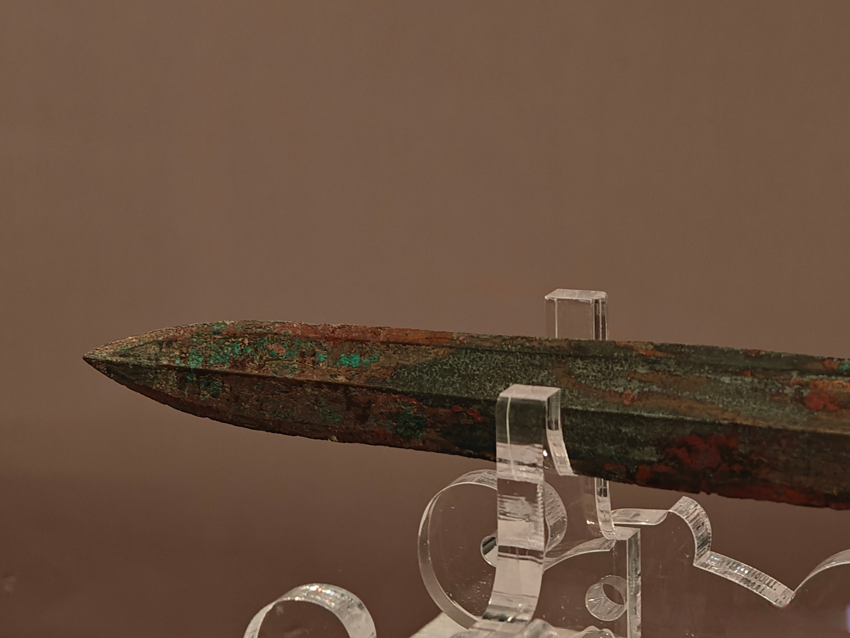 【霸业·文物赏析】继续来看展览中的兵器  >>  春秋/战国 青铜剑