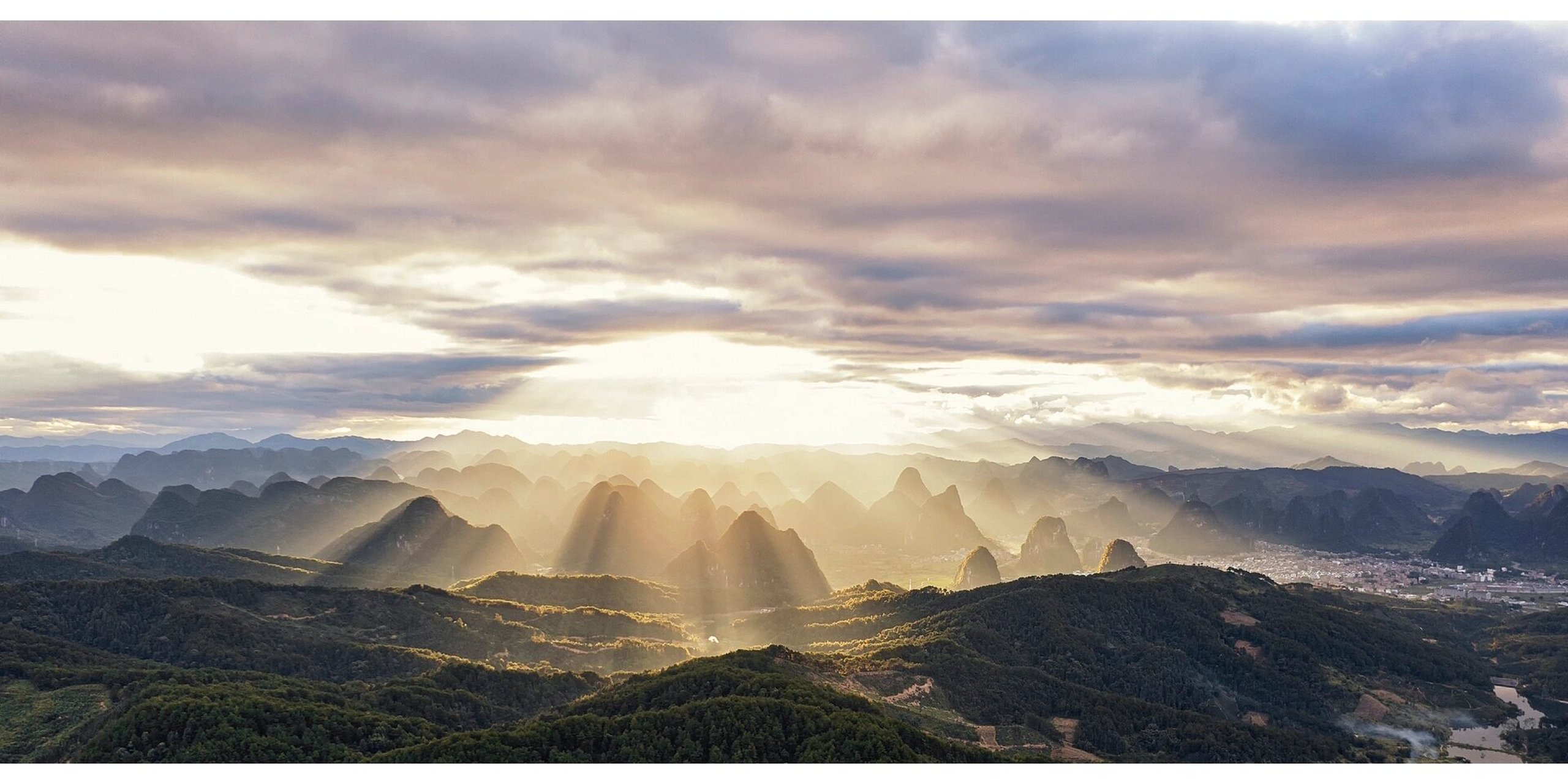 趁着天气未冷,来这里看一次日出吧 广西贺州黄姚东潭岭,海拔仅716米