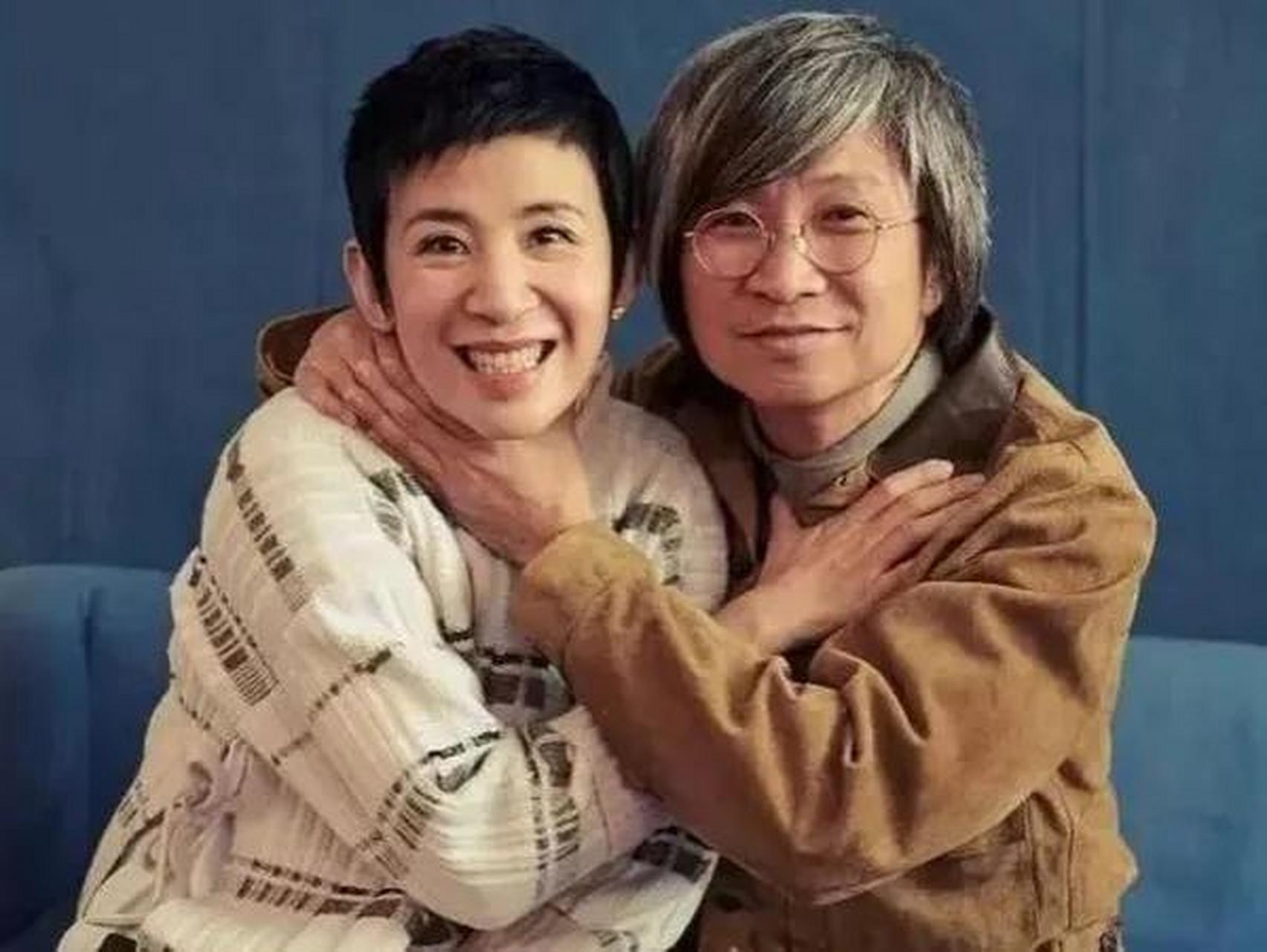 吴君如在40岁时怀孕了,当记者拿着"长枪短炮"对陈可辛进行采访时