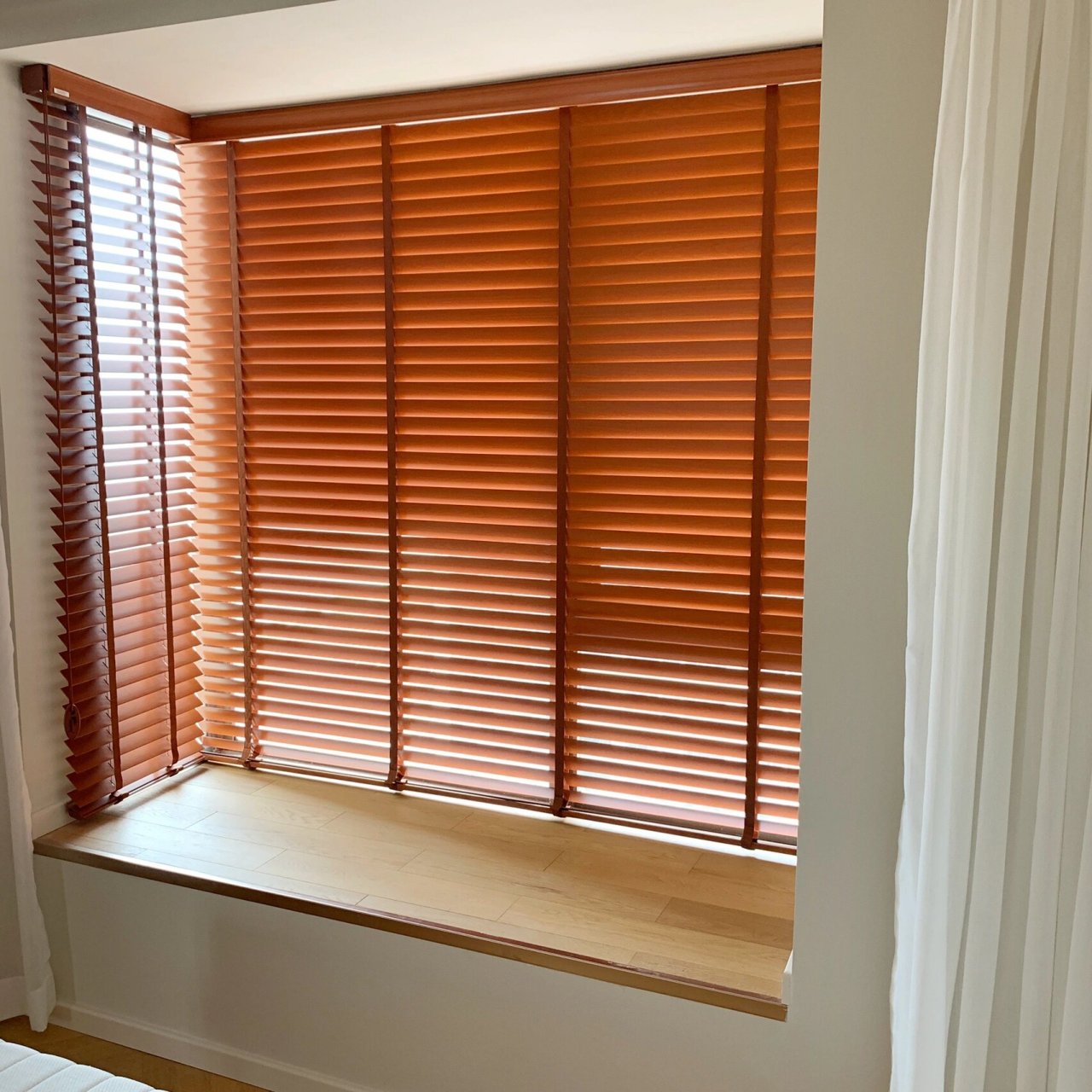 木质百叶氛围感真的太绝了 #木质百叶窗# #百叶窗# 全屋窗帘最满意的