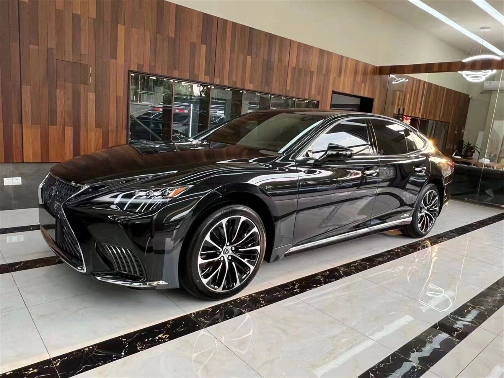 雷克萨斯ls500h行政版售价:94.