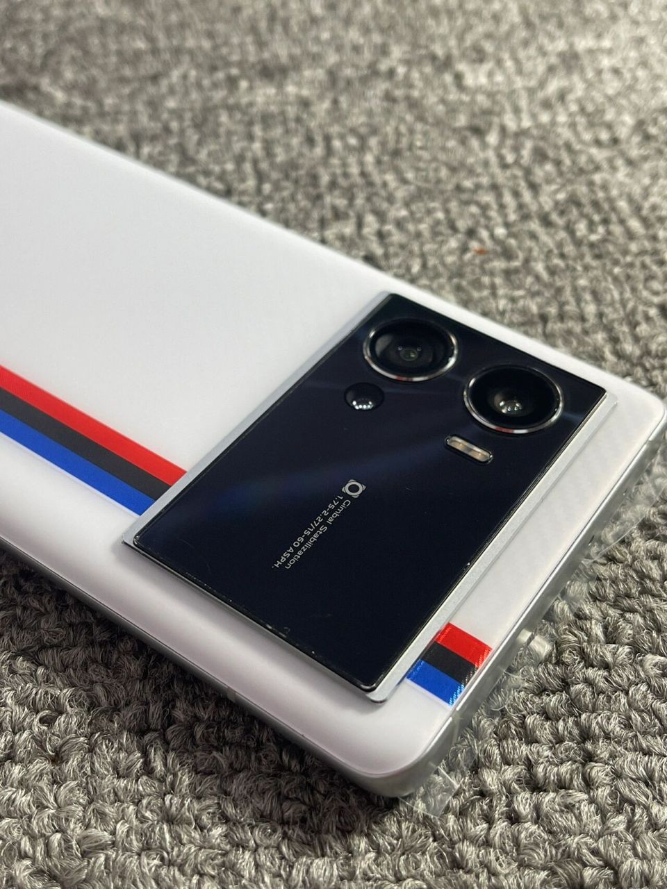 vivoiqoo9pro/12 256 vivoiqoo9pro/12 256传奇版,机况9成新有点磕碰