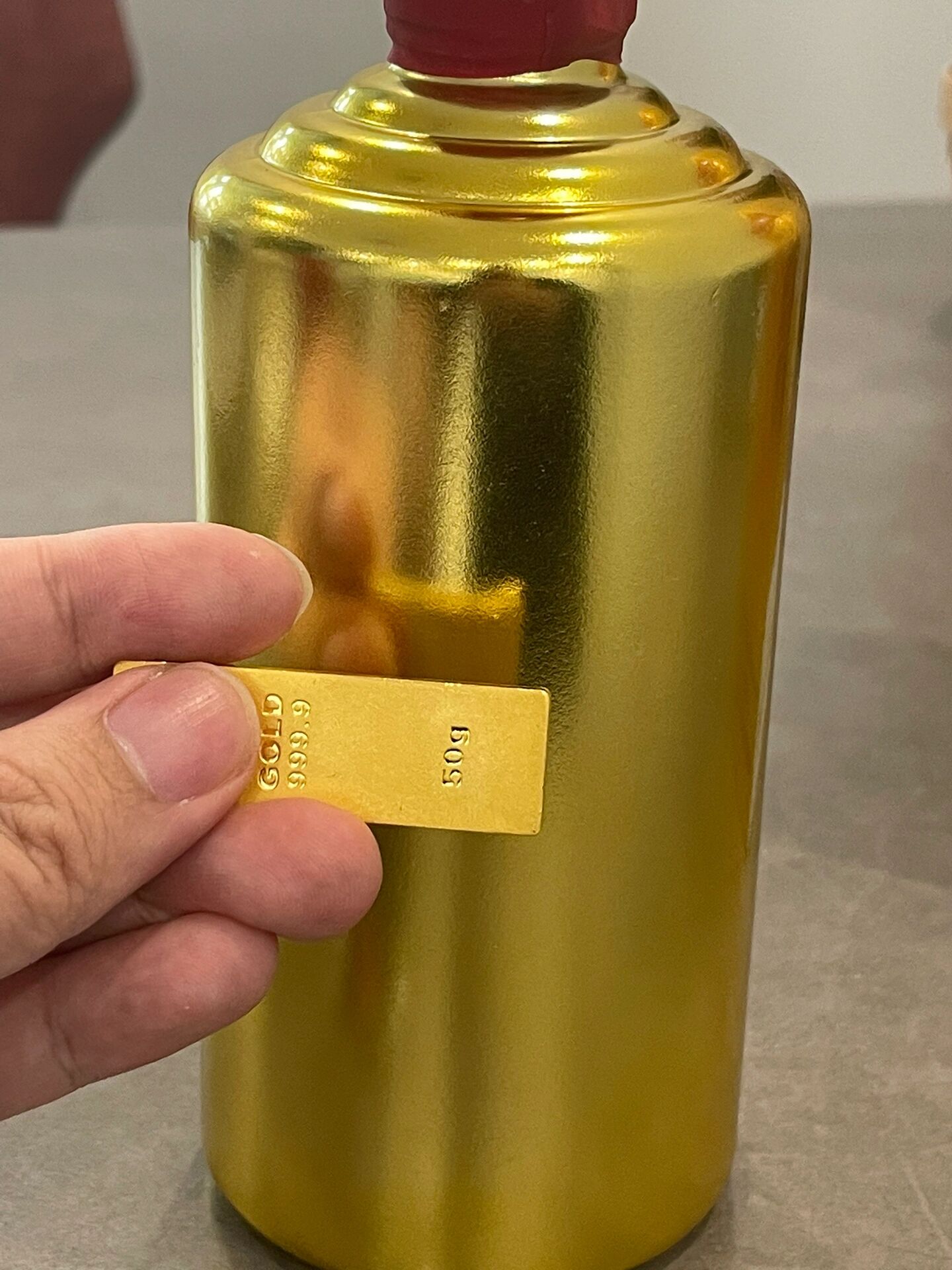 金色飞天茅台 53度 500ml 金色茅台,有人叫它土豪金茅台,因为是华致酒