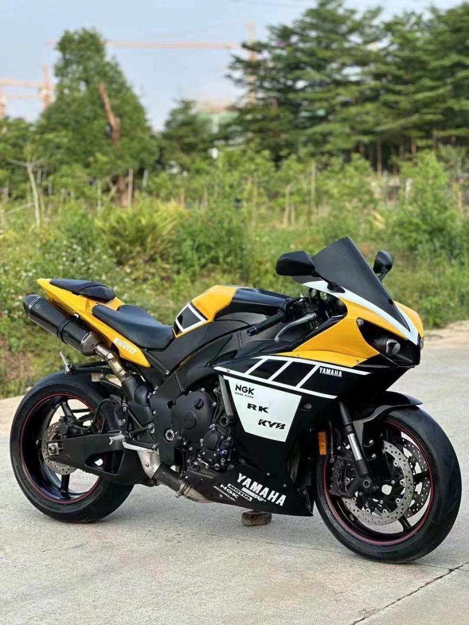雅马哈yzf-r1