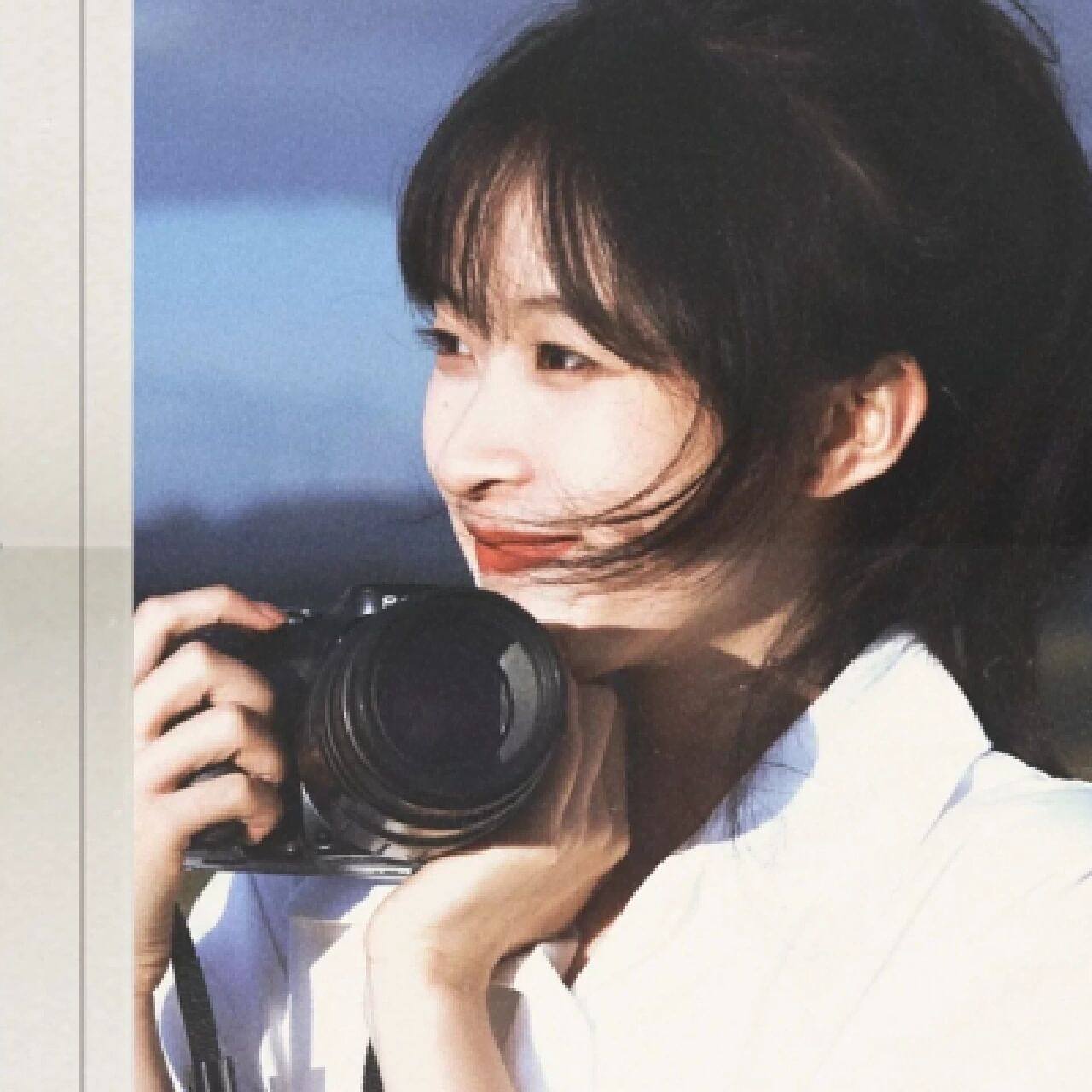 女生头像‖美女拿相机头像91 请保持微笑的眼睛,才能看见更美的风景