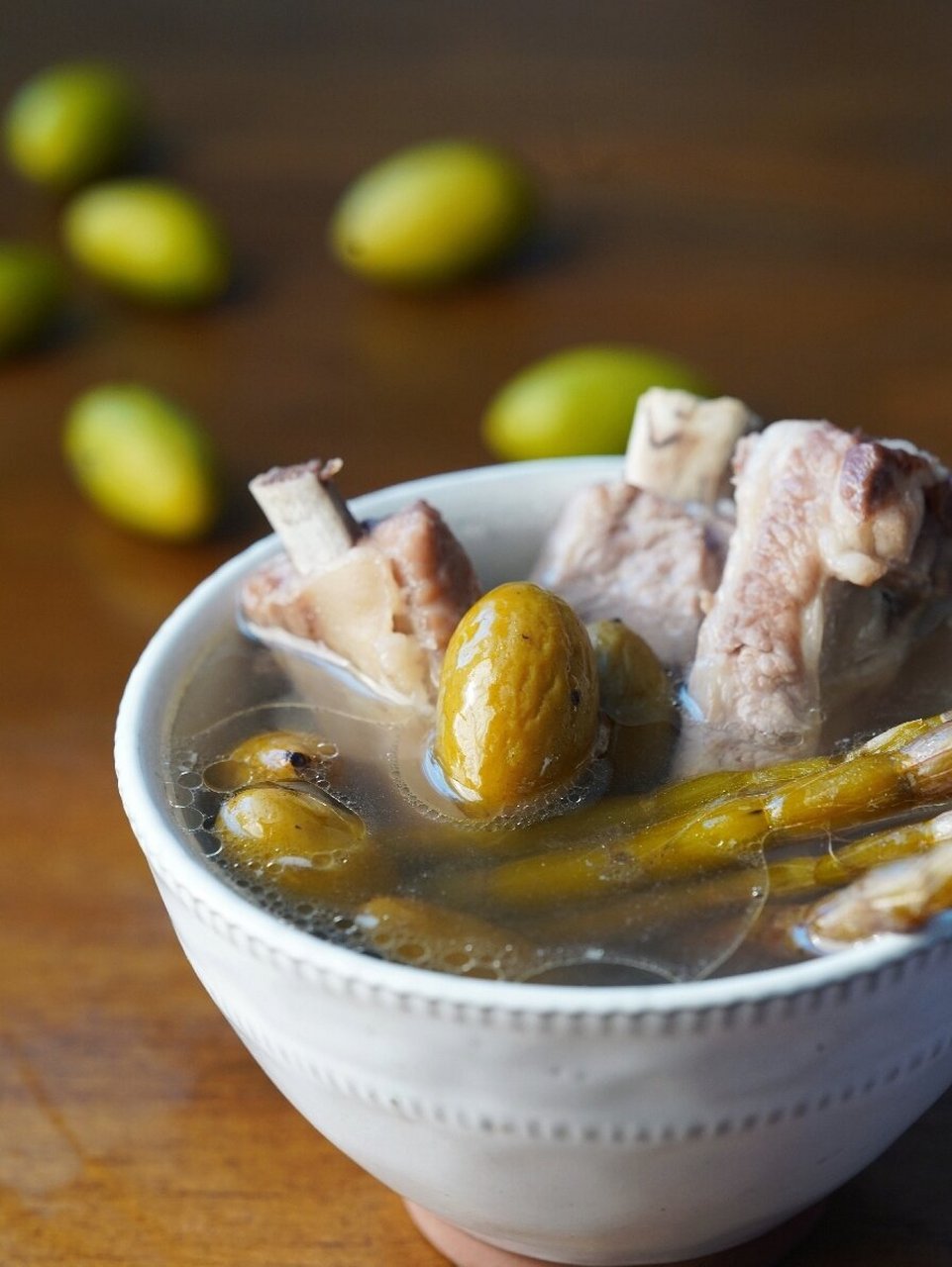 青橄榄石斛排骨汤73润肺止咳清咽利喉99 厦门的天气很容易上火