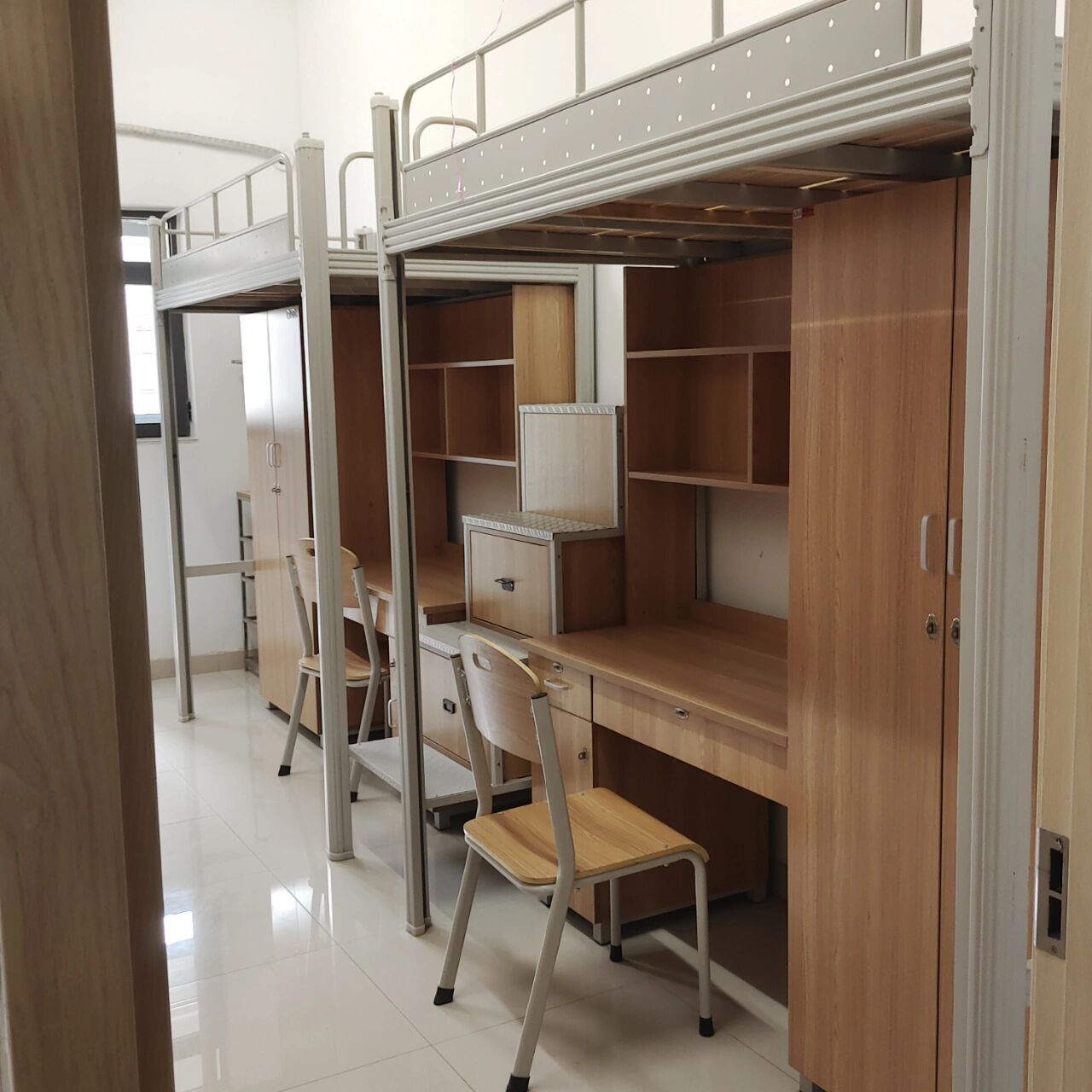 这是济南校区的宿舍,泰安校区的我待会再发个 宿舍楼六层,宿舍有独立