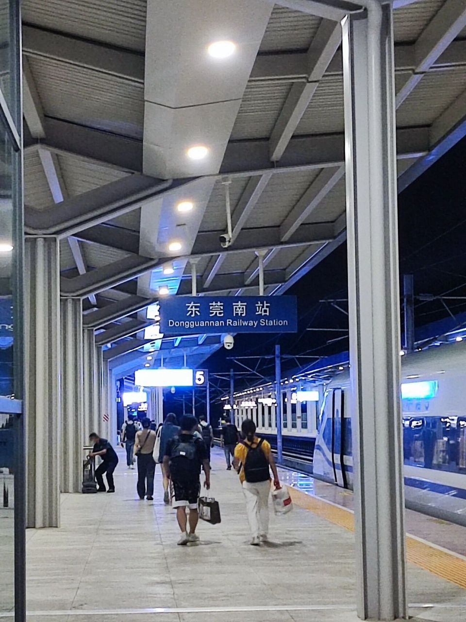 东莞南站转乘指南  小可爱们,我又来啦,今天是东莞南站转乘.