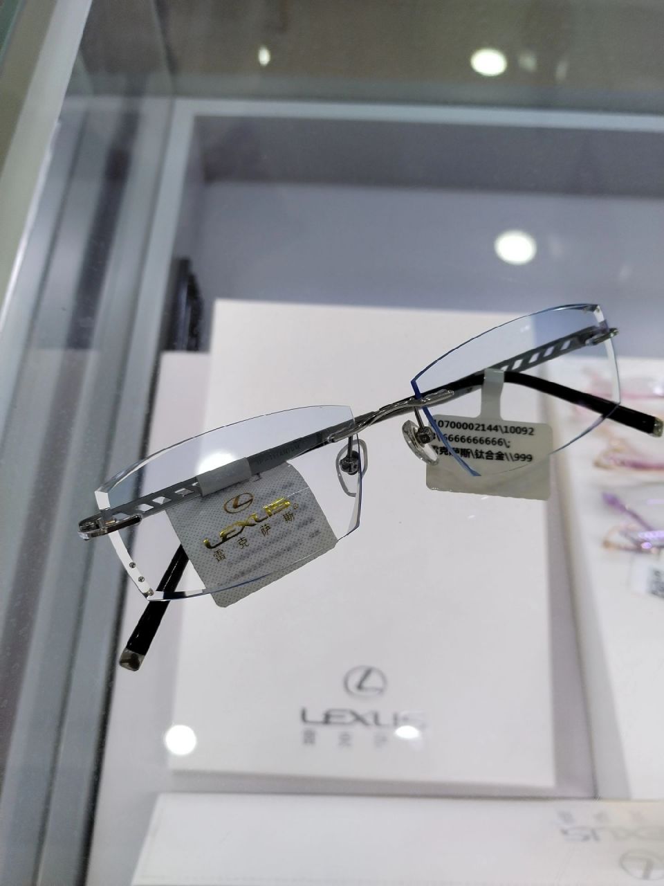 雷克萨斯美妆镜 高端私人订制 钻石切边眼镜