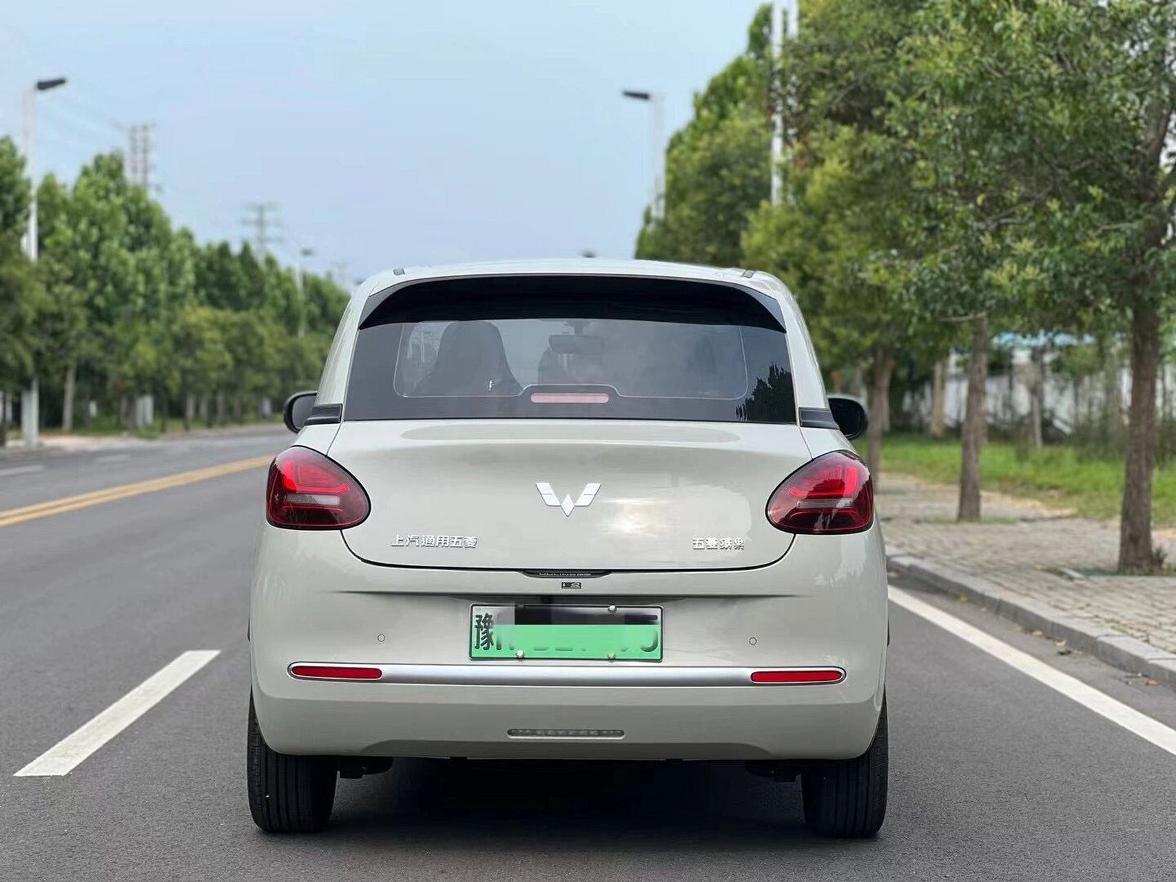 刚上牌几天跑了700公里五菱缤果 203轻享款 五门四座绿牌小电车 带