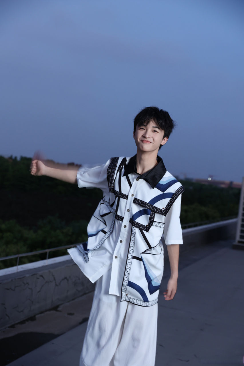 16岁,相信自己可以很优秀,拥有更多的能量!#石悦安鑫