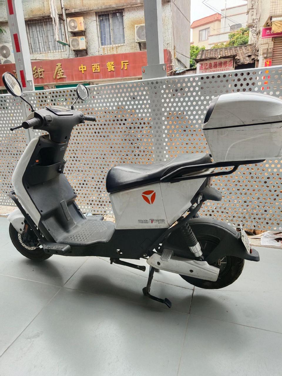 雅迪冠能dt6有牌,60v20a电池