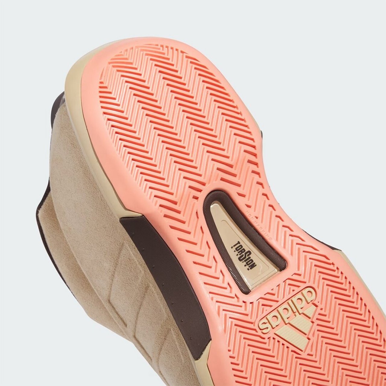 陈冠希加盟 adidas 的原因,adidas 推出了一双神似「兵马俑」主题的