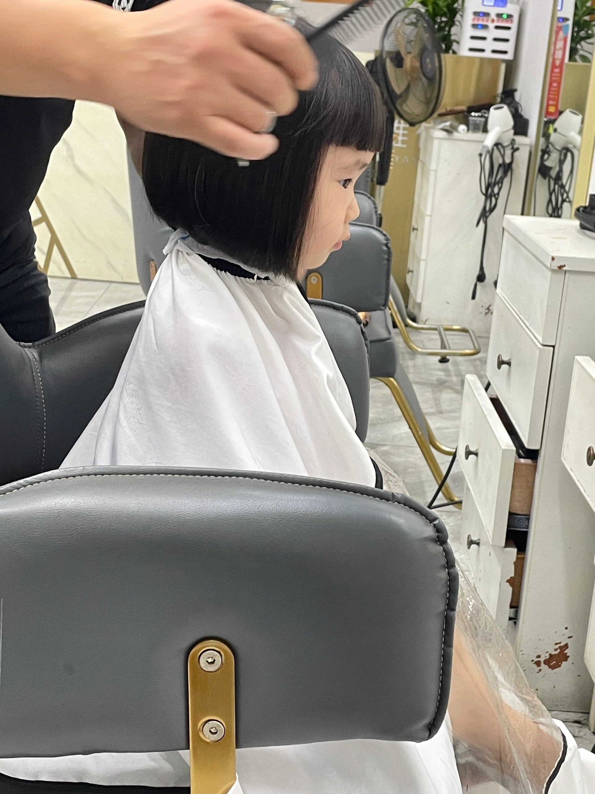 幼儿园三岁女孩短发