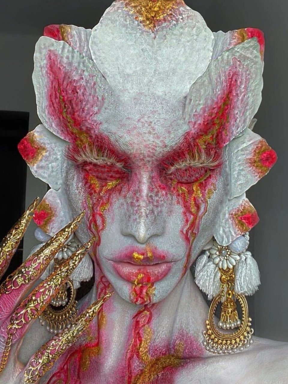 菲律宾的特效化妆师drian pili bautista擅长华丽的暗黑系特效妆容,她