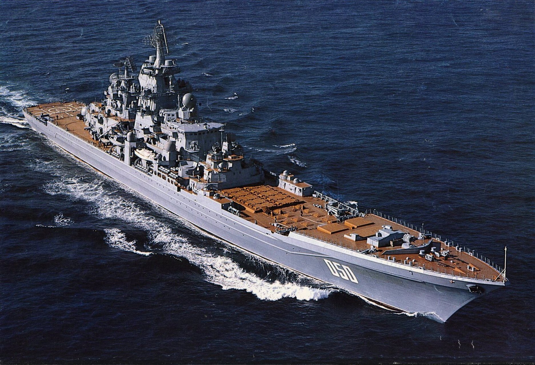 红色帝国的红色巨舰——基洛夫级(4) 动力系统 基洛夫级巡洋舰采用了