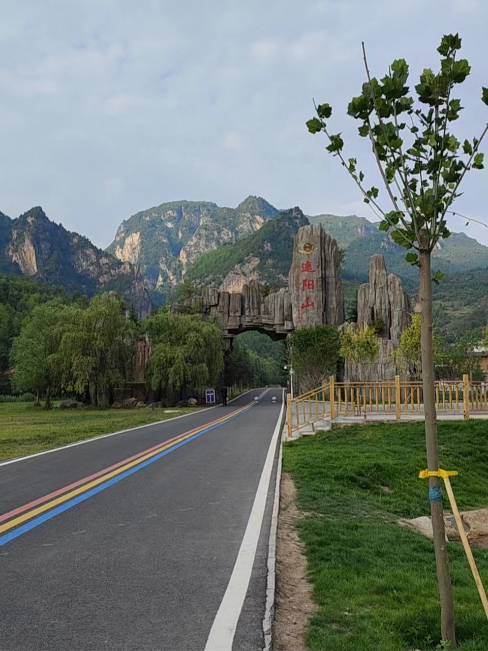 心心念念的遮阳山终于爬完了,在这里纪念一下感受,门票40mi,上面的