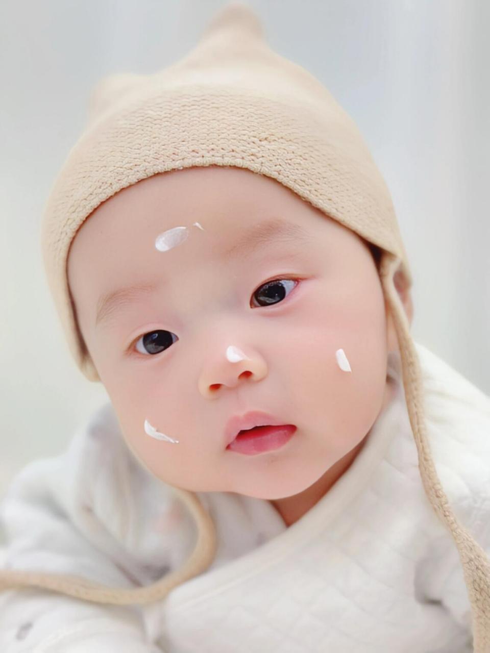 [亲吻][亲吻][亲吻] 	 - ⚠️小宝宝的皮肤看着吹弹可破,触感细腻