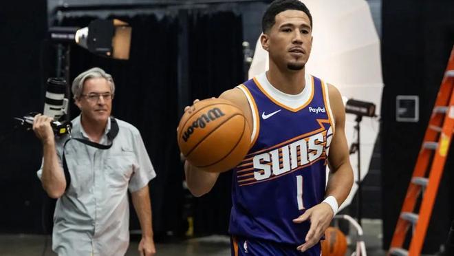 凤凰城太阳队在nba新赛季前陷入困境,豪言壮志与现实脱节,管理层一