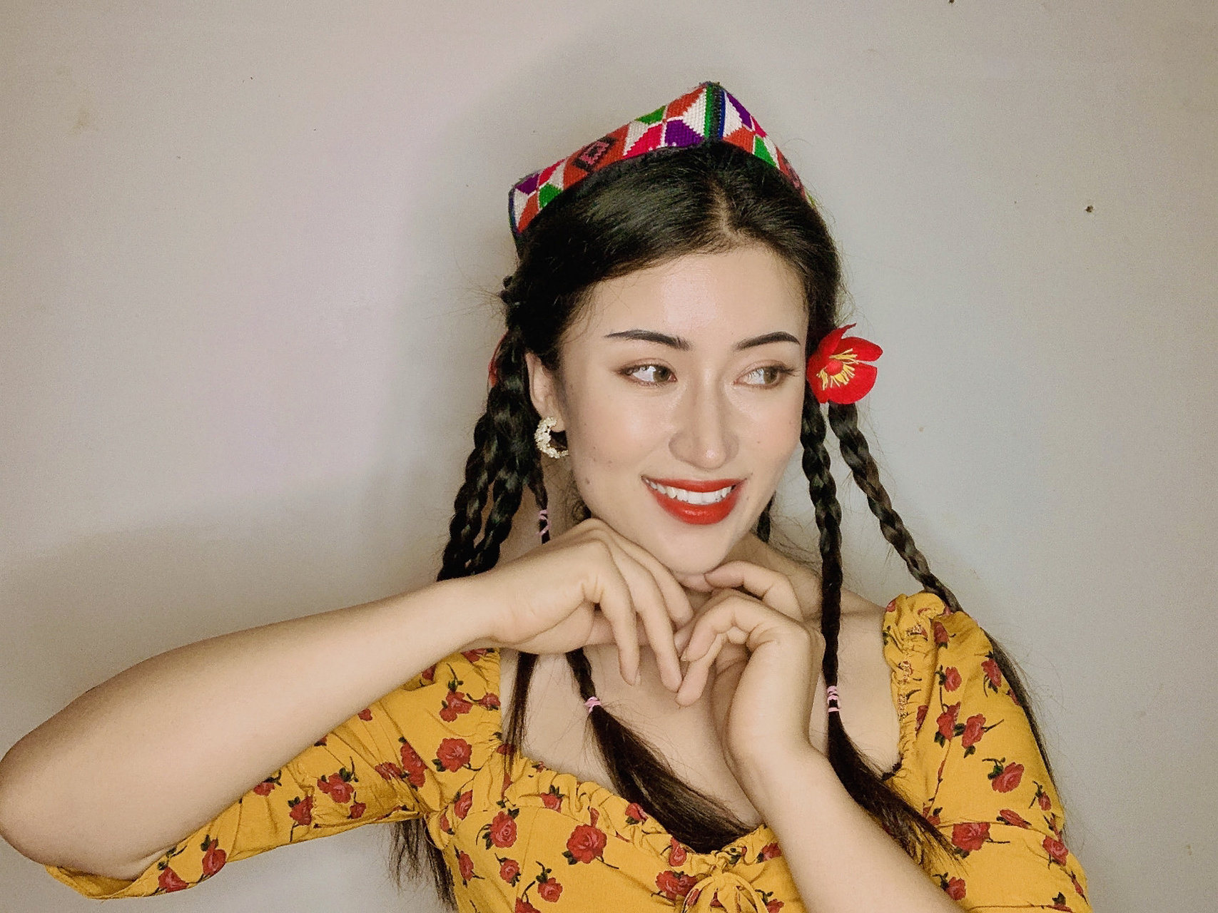 不是所有新疆姑娘都叫古丽[害羞] 而我不一样,我是和田姑娘阿依图娜