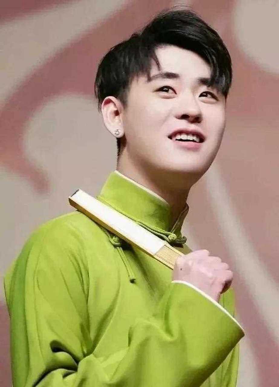 张云雷参加的综艺有:《国风美少年》,《一个人的音乐会》,《笑傲江湖