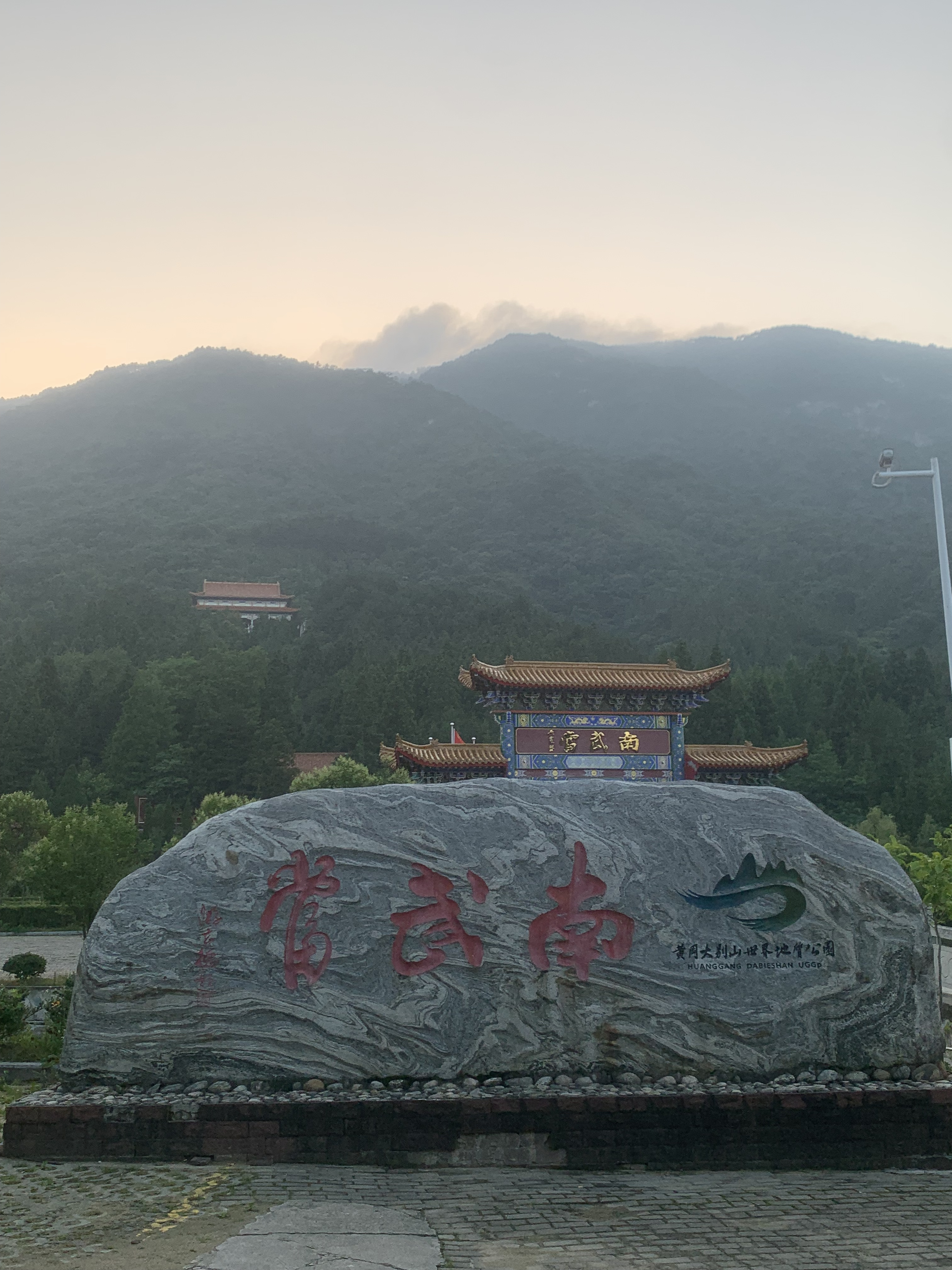 这是位于湖北黄冈英山县的南武当景区,南武当是免费的景点,据说张三丰