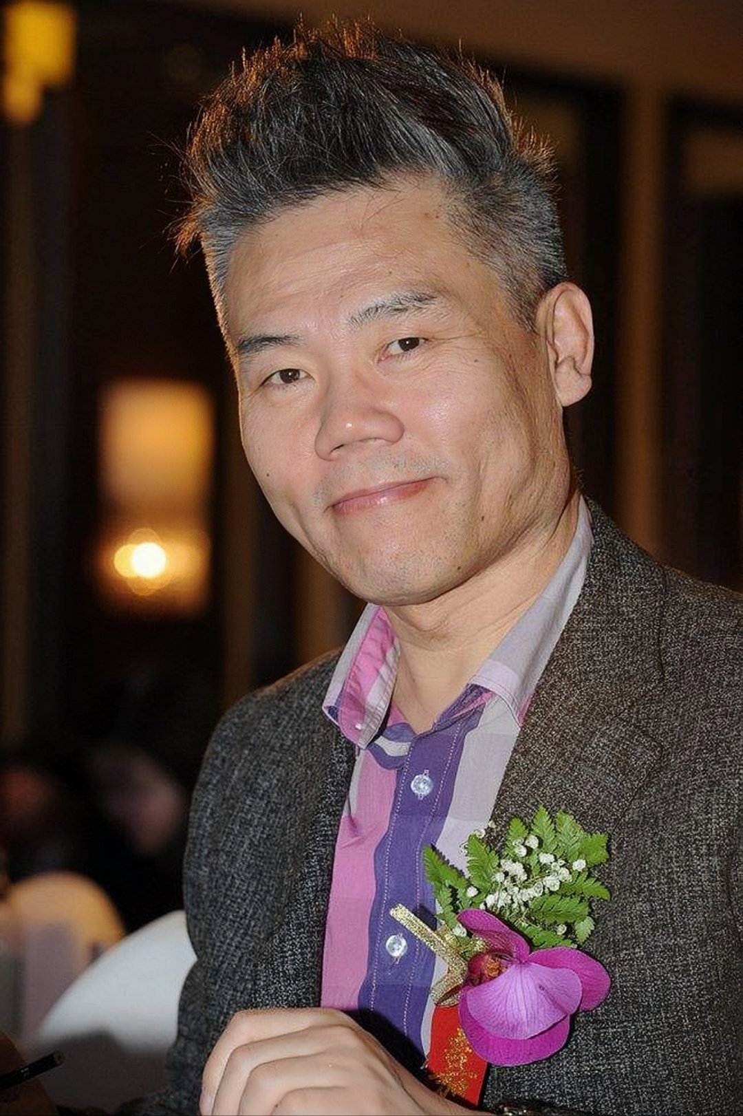 司马南,原名于力,祖籍山东,1956年生于黑龙江,所以肯定不是司马光后人