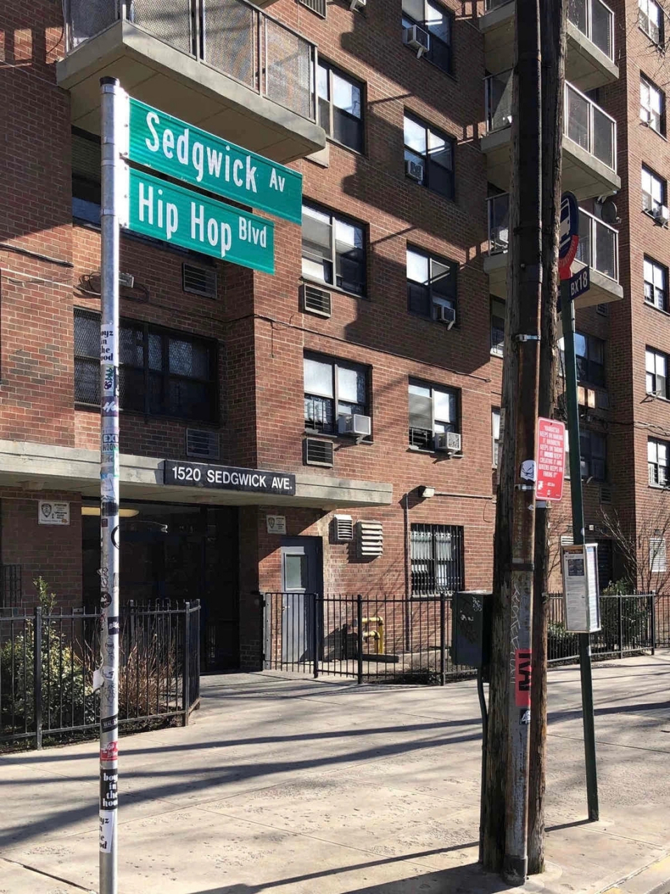 今天hip-hop诞生日诶1973年8月11日 dj kool herc在纽约的布朗克斯