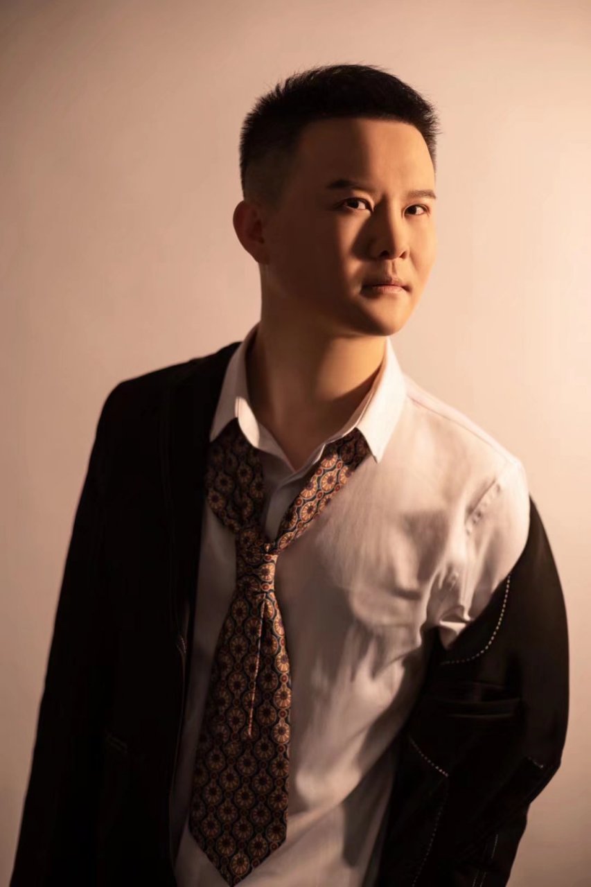 张师羽老师是帅帅的