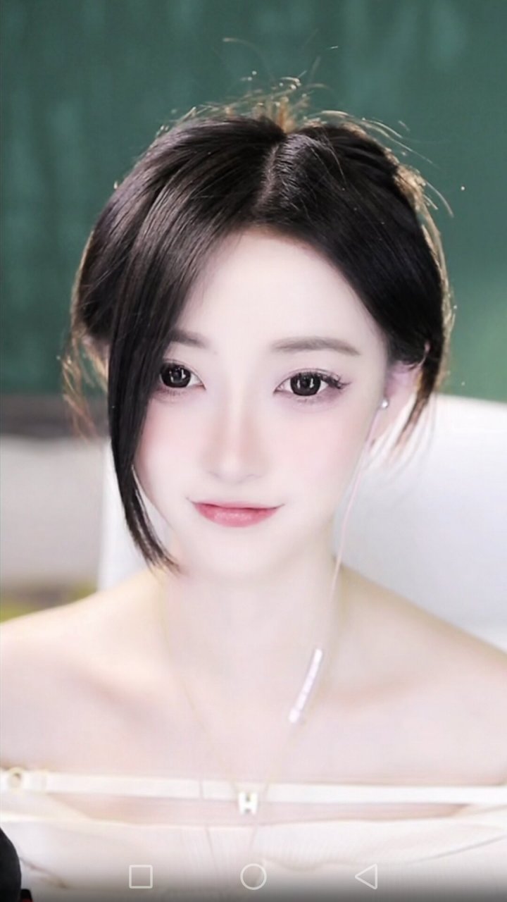 小苏,你一双迷人小眼睛,长长乌黑的头发披肩气质优雅,主要是你皮肤