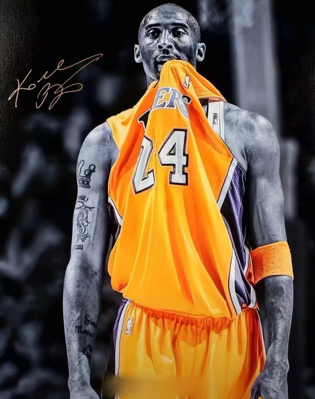 左上角有科比的签名,自己签