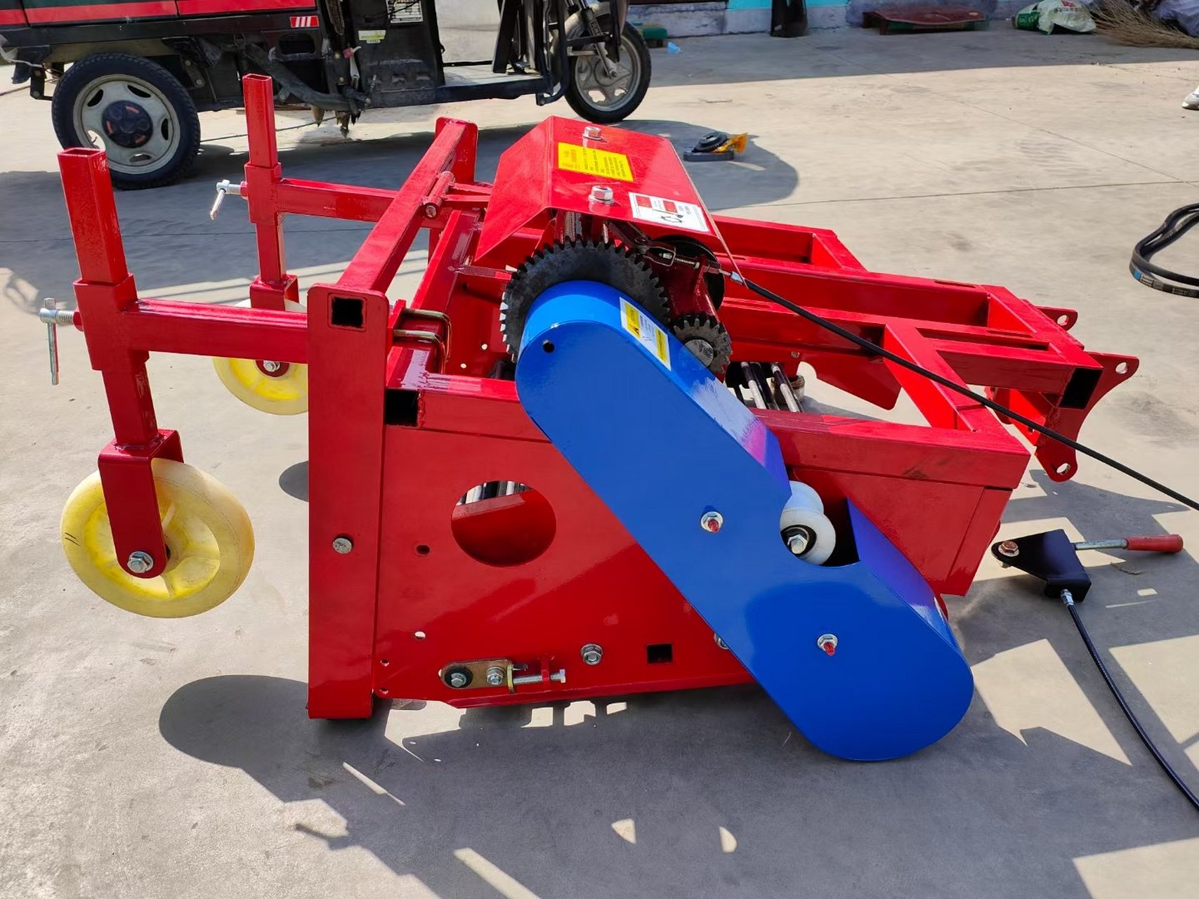 手扶前置大蒜收获机 宽75一次可以收3-4行 适合任何机型