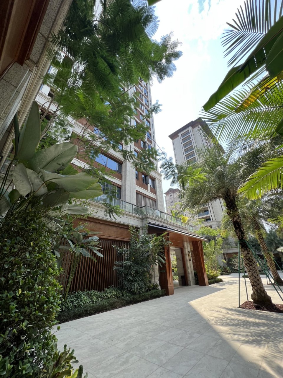 蓝天,白云,泳池,花团…… 在绿城春江明月, 回家就是我们度假的开始!