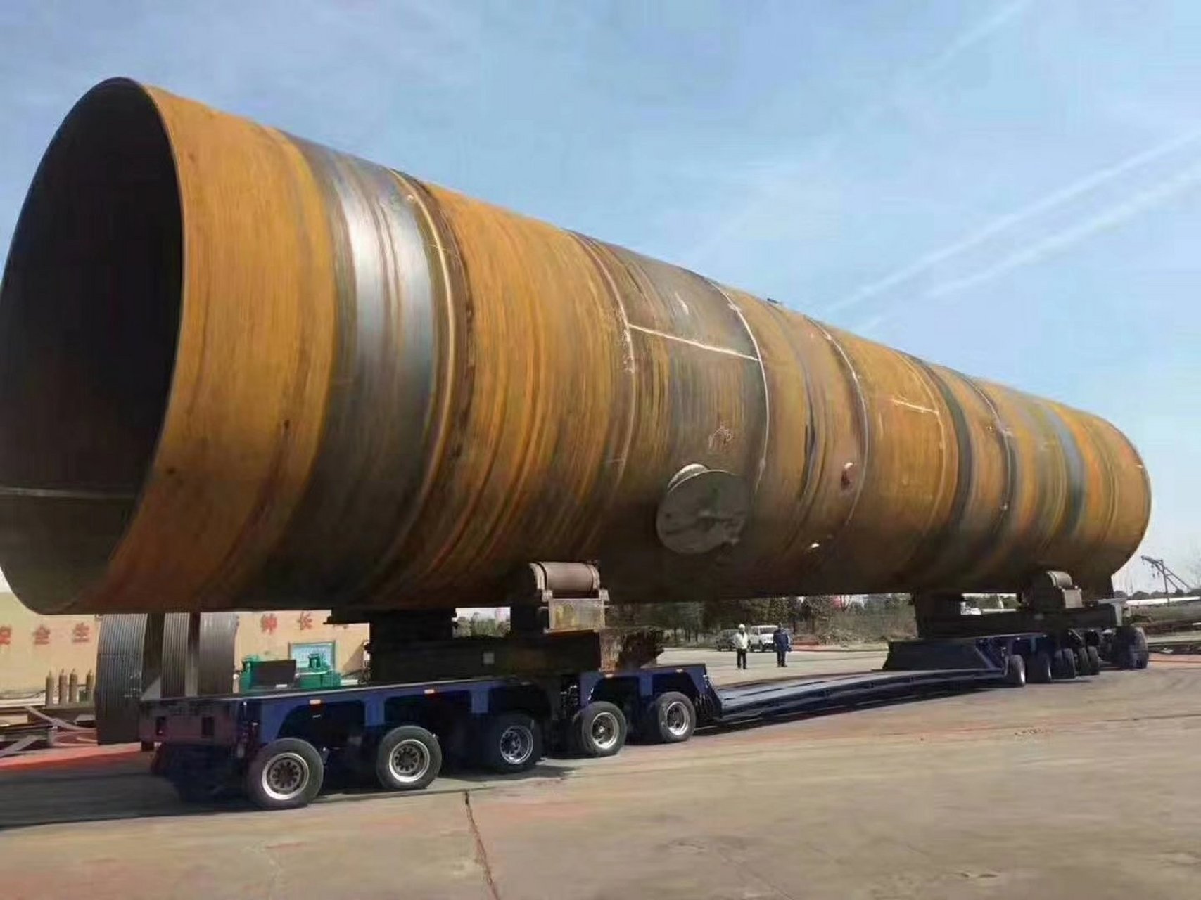 你见过这么大的管道吗,汽车大板,在它面前都这么渺小,牛