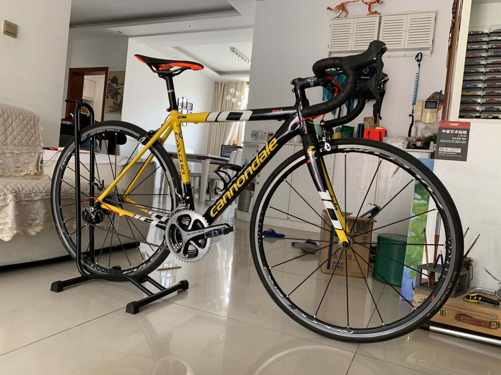 情怀车 佳能戴尔的caad10环法限定车架,涂装非常好看.