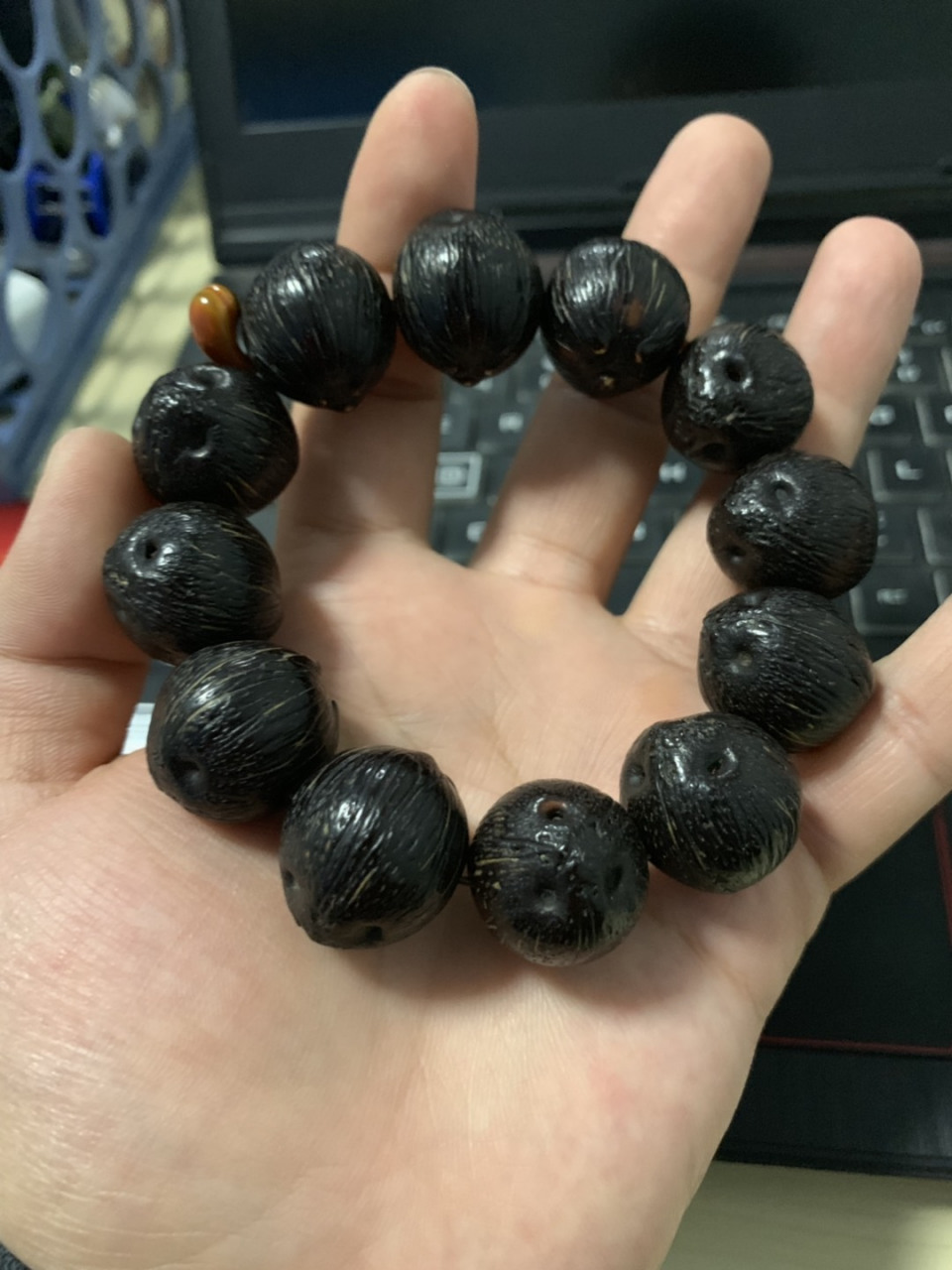 盘玩三年黑色紫金鼠[捂脸] 这个怎么搭配 比较好[坏笑]