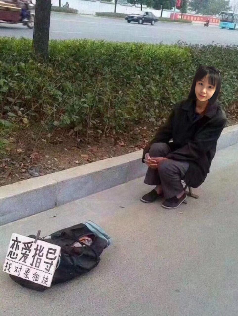 吧友摆摊日记#他们摆摊是为了赚钱,而杨可儿是为了等你经过#(哈哈)