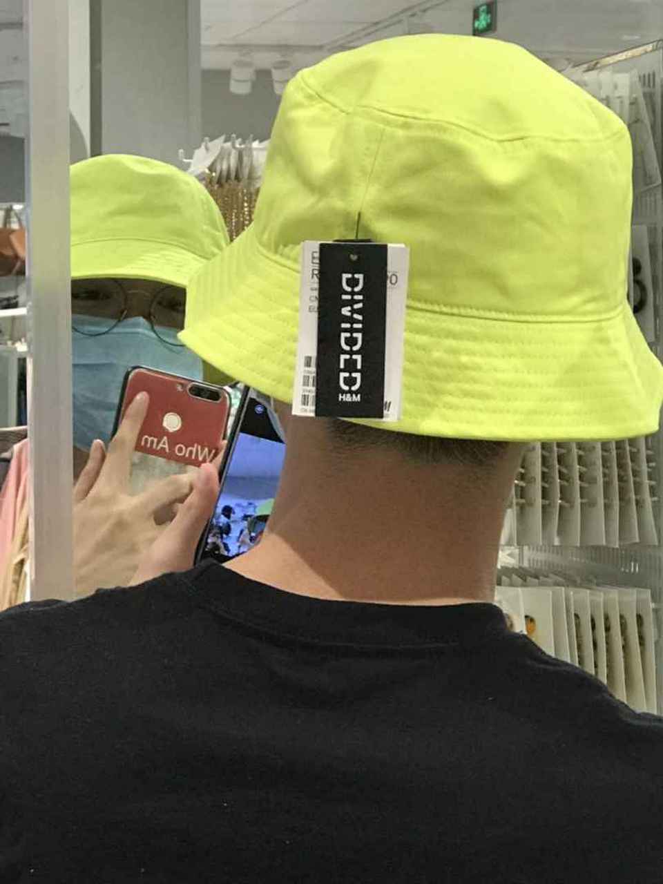 逛超市看到这顶绿油油的帽子顺手戴上拍了个照#(捂嘴笑)  爱是一道光