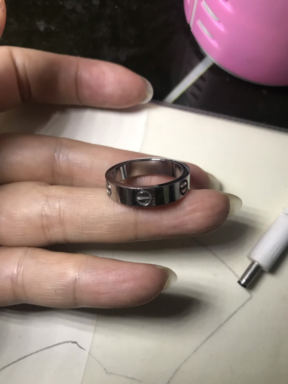 卡地亚戒指真假对照图(卡地亚戒指真假对照)-第1张图片-原单渠道