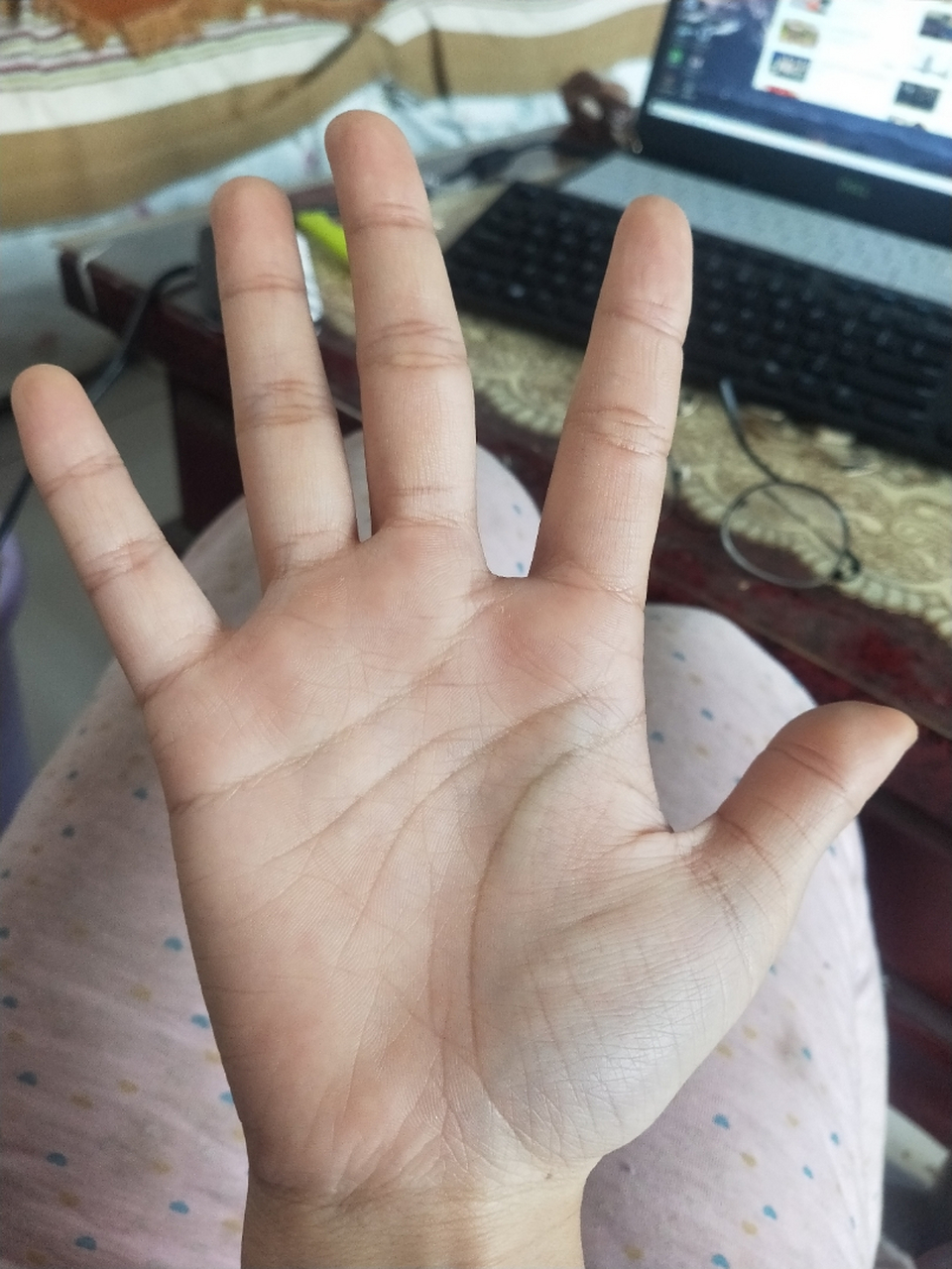 有没有大师,为什么我手掌有四条纹路?