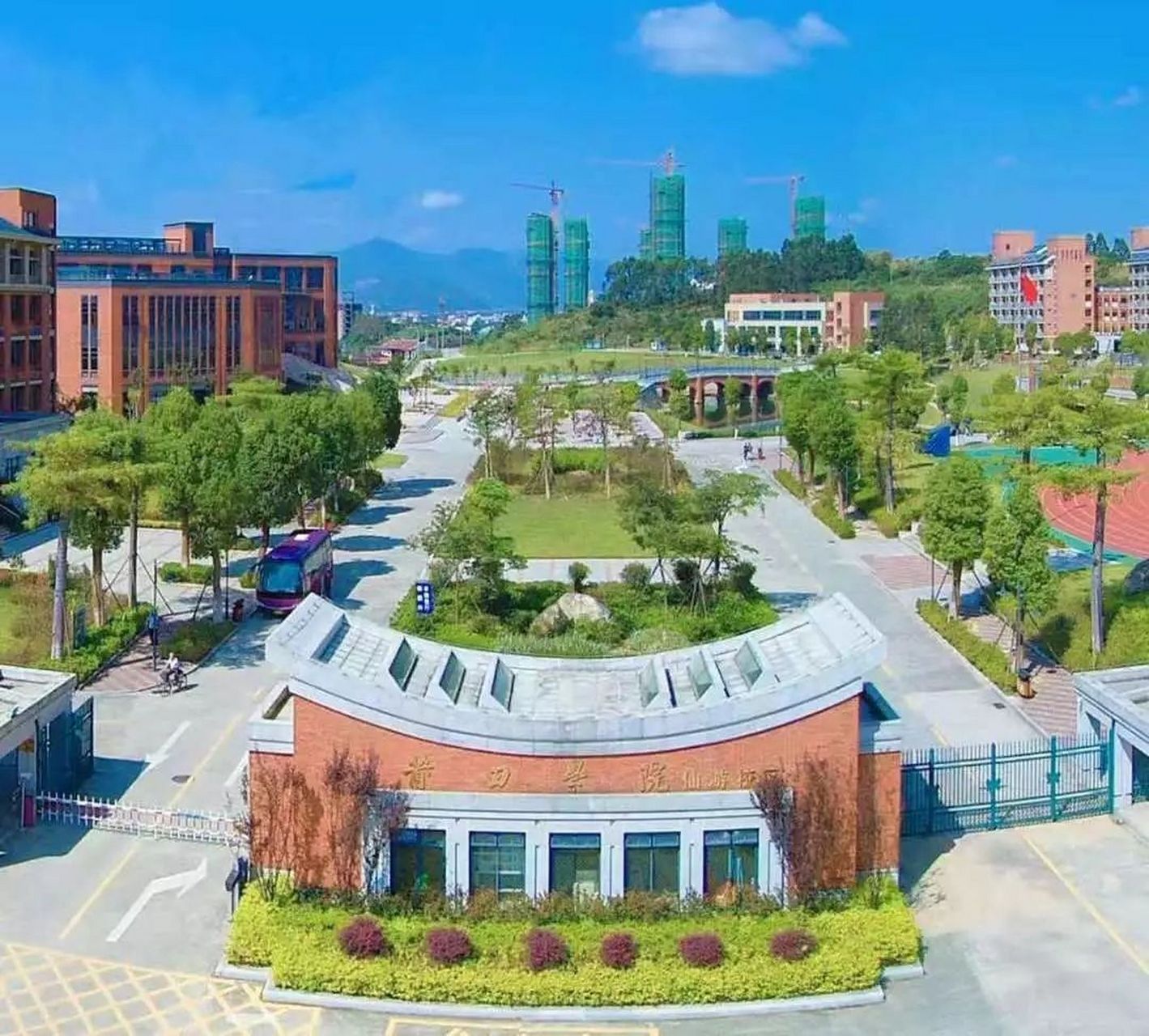 仙游是一座美丽的县城, 而莆田学院仙游校区的风景,更是美不胜收