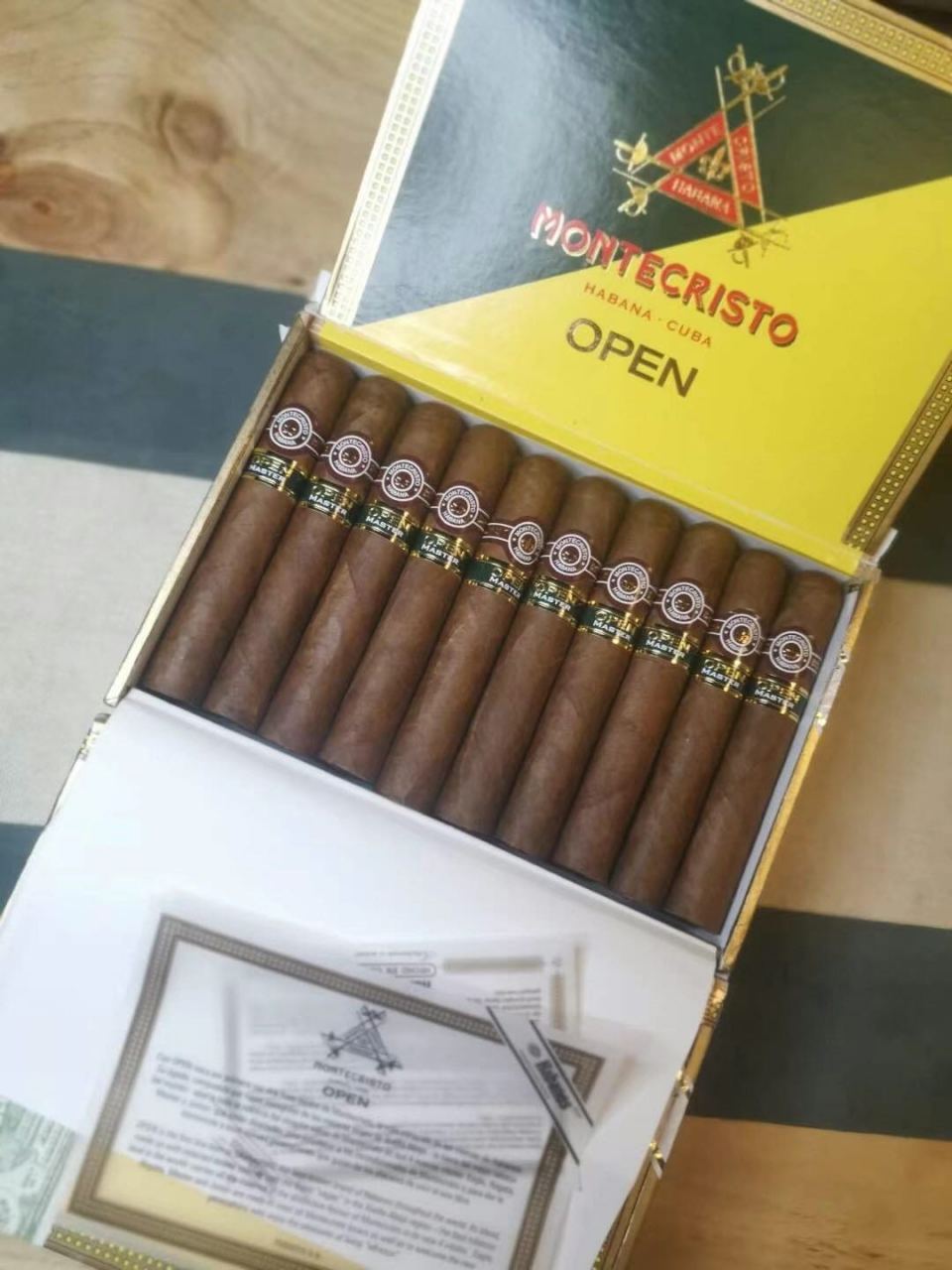 古巴哈瓦那雪茄  浓度:中等浓郁  长度:124mm 环径:50mm 蒙特特大师是