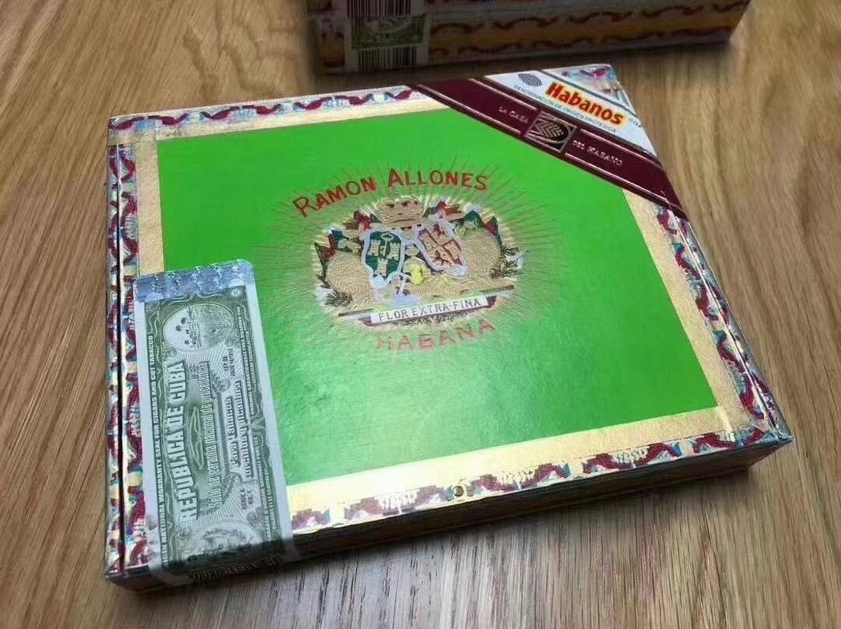 雷蒙阿龙超级阿龙lcdh  实物荷兰 工艺:   纯手工 规格:   10支/木盒