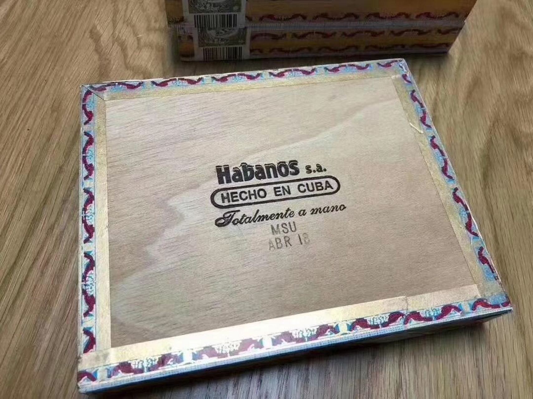 雷蒙阿龙超级阿龙lcdh  实物荷兰 工艺:   纯手工 规格:   10支/木盒