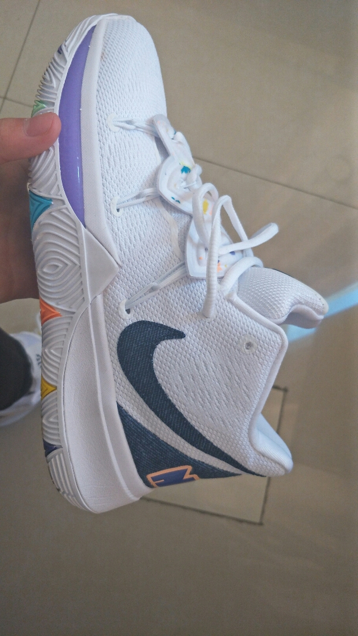 朋友某宝入手的欧文五笑脸,求鉴定.这鞋垫看着好假.