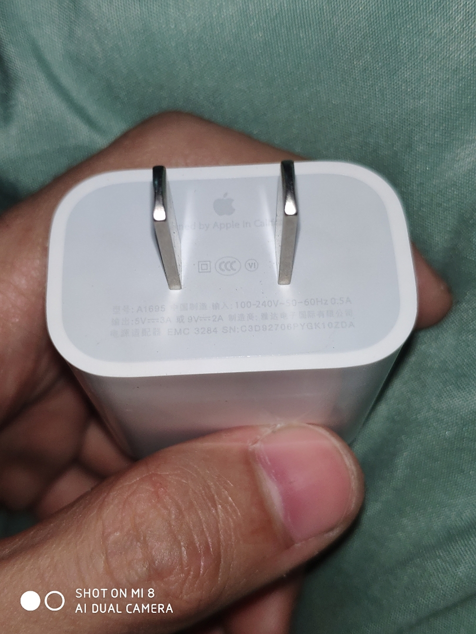 请大神帮我看看是不是高仿苹果充电器